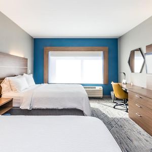 Standard Queen Room Two Queen Beds